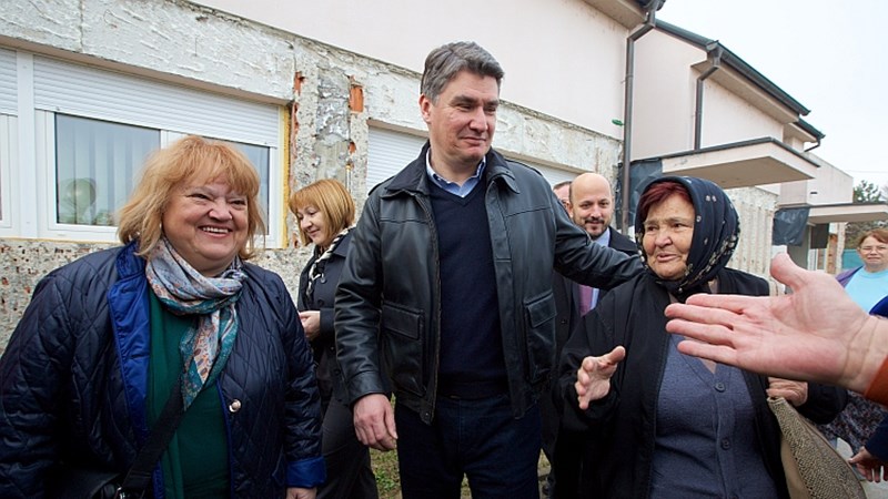 Premijer Milanović obišao Gunju i Rajevo Selo u kojima je do sada obnovljeno 969 obiteljskih kuća